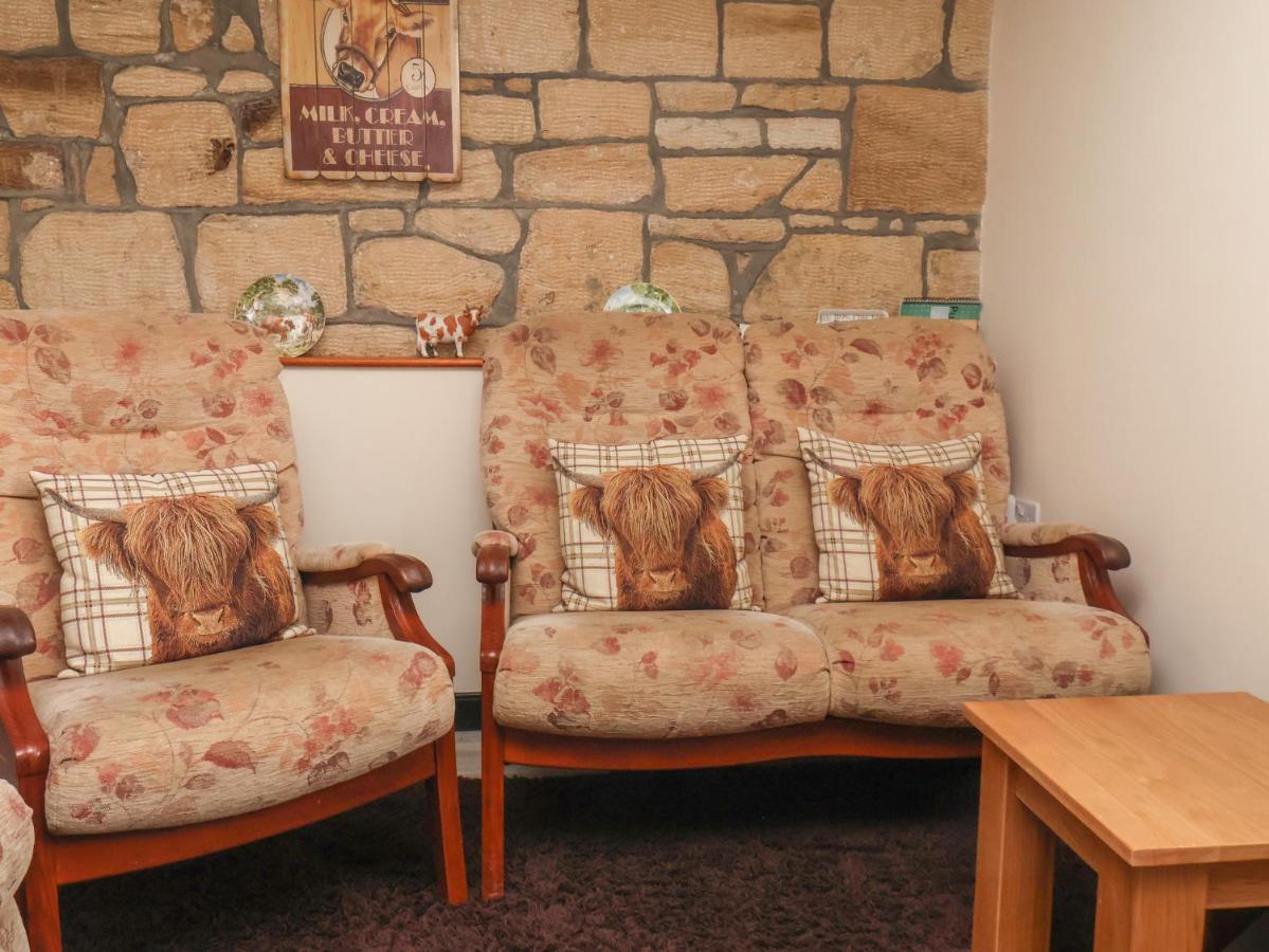 Cow Byre Cottage 휫비 외부 사진